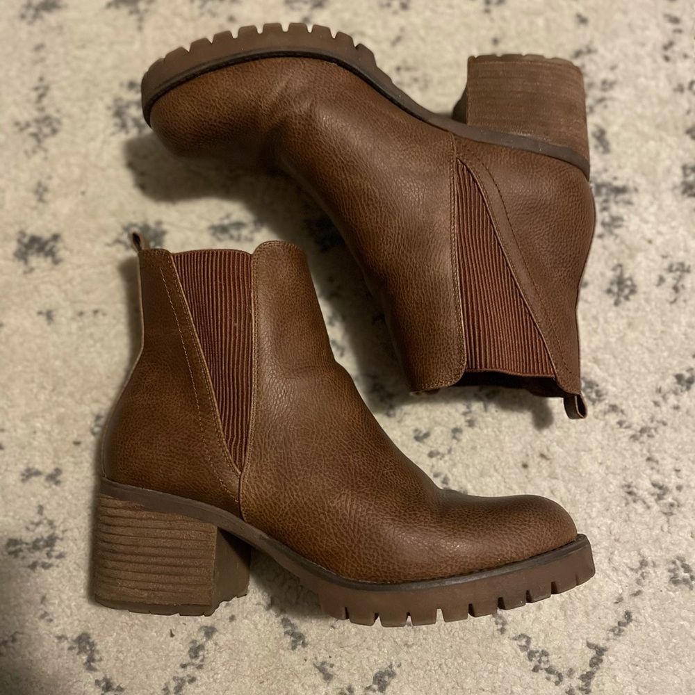 MIA brown ankle boots